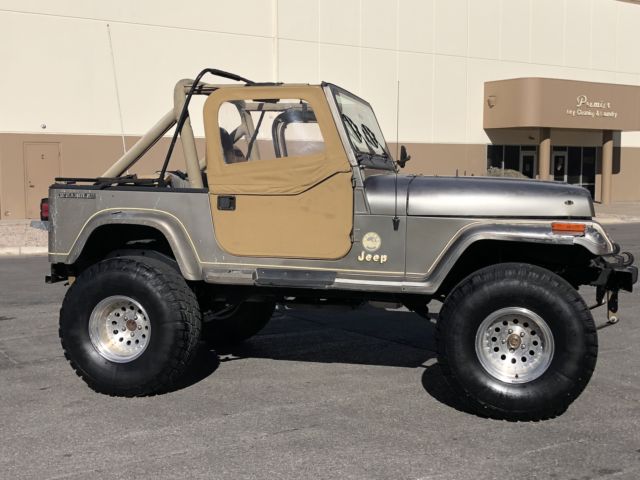 1989 Jeep Wrangler Sahara Sport Utility 2-Door 4x4 - photo 3