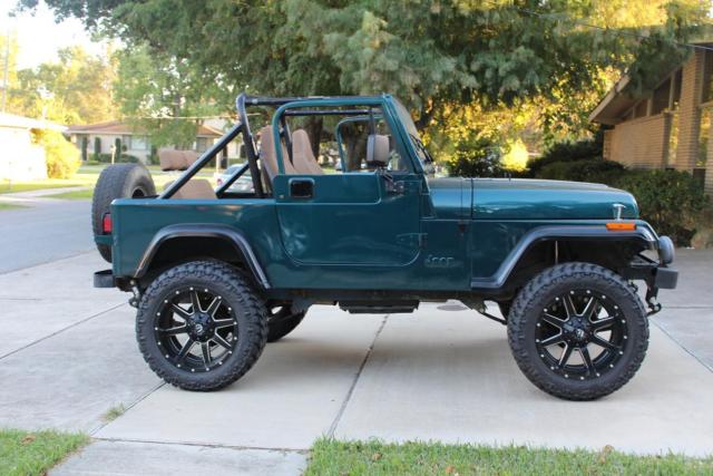 1989 JEEP WRANGLER v6 Manual 20" FUEL MAVERICK RIMS 33" NITTO TRAIL GRAPPLERS 1989 Jeep Wrangler Sahara