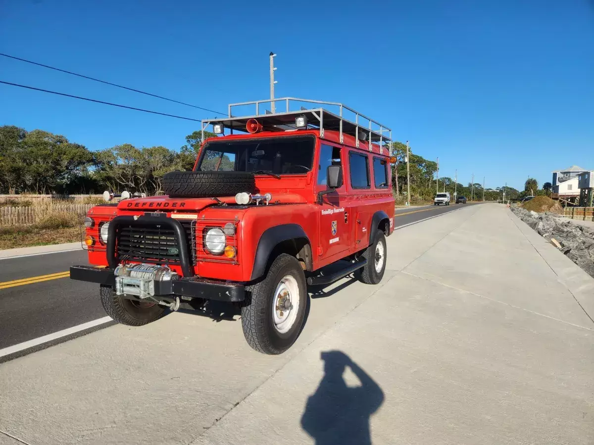 1989 land rover 110. 2.5 L Diesel. Left Hand Drive. Manual. Defender Body. Great 1989 Land Rover Defender