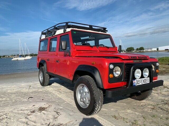 1989 LAND ROVER DEFENDER 110, 4X4, 5 SPEEDS, RUST FREE, DIESEL (low mileage) 1989 Land Rover Defender