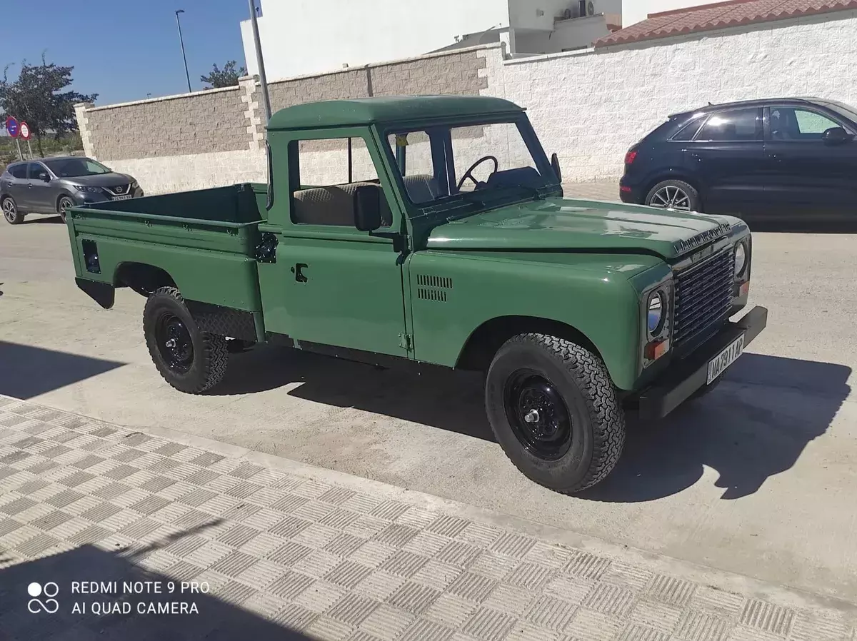 1989 Land Rover Santana 119 6 cylinder 3.5L diesel Pickup restored frame off 1989 Land Rover Defender