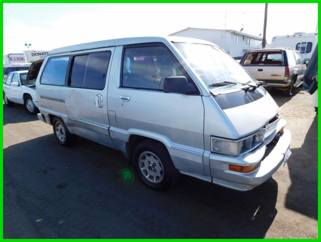 1989 LE Used 2.2L I4 8V Automatic RWD 1989 Toyota Van LE
