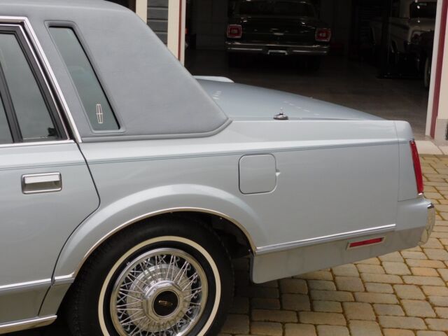 1989 Lincoln Town Car - photo 12