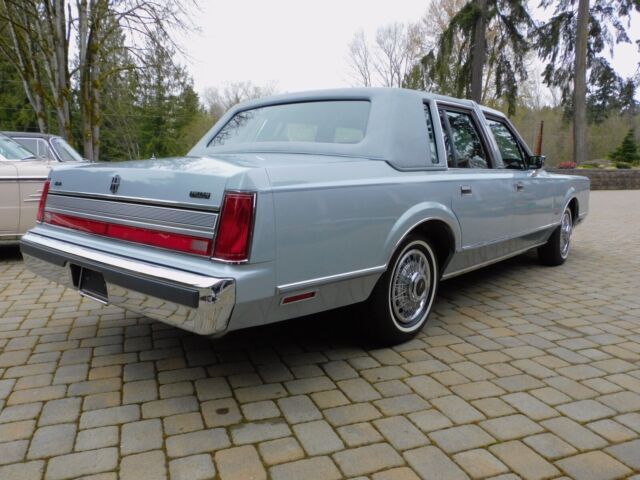 1989 Lincoln Town Car - photo 2