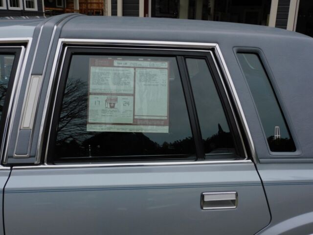 1989 Lincoln Town Car - photo 8
