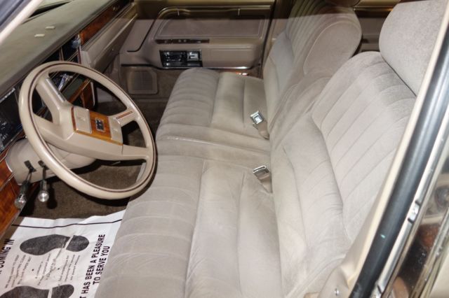 1989 Lincoln Town Car - photo 10