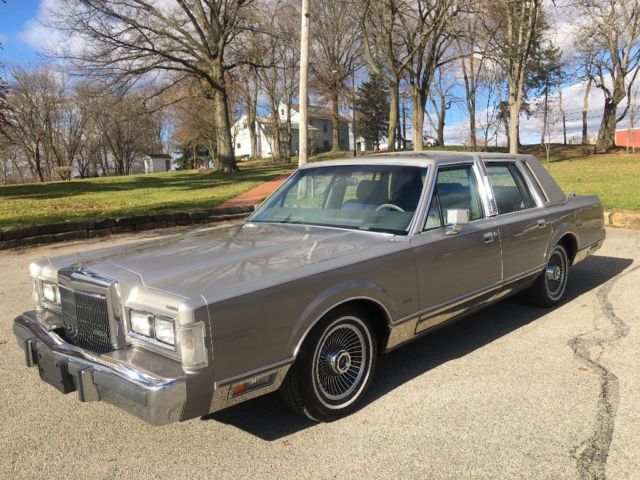 1989 Lincoln Town Car Cartier