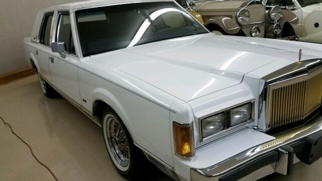 1989 Lincoln Continental Presidential - photo 2