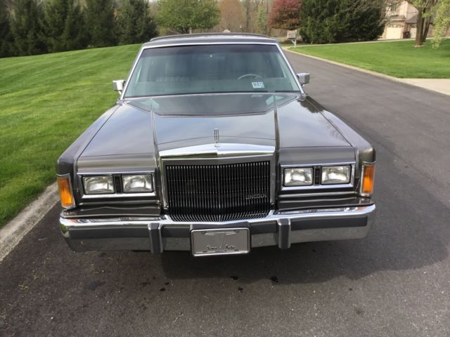 1989 Lincoln Town Car - photo 2