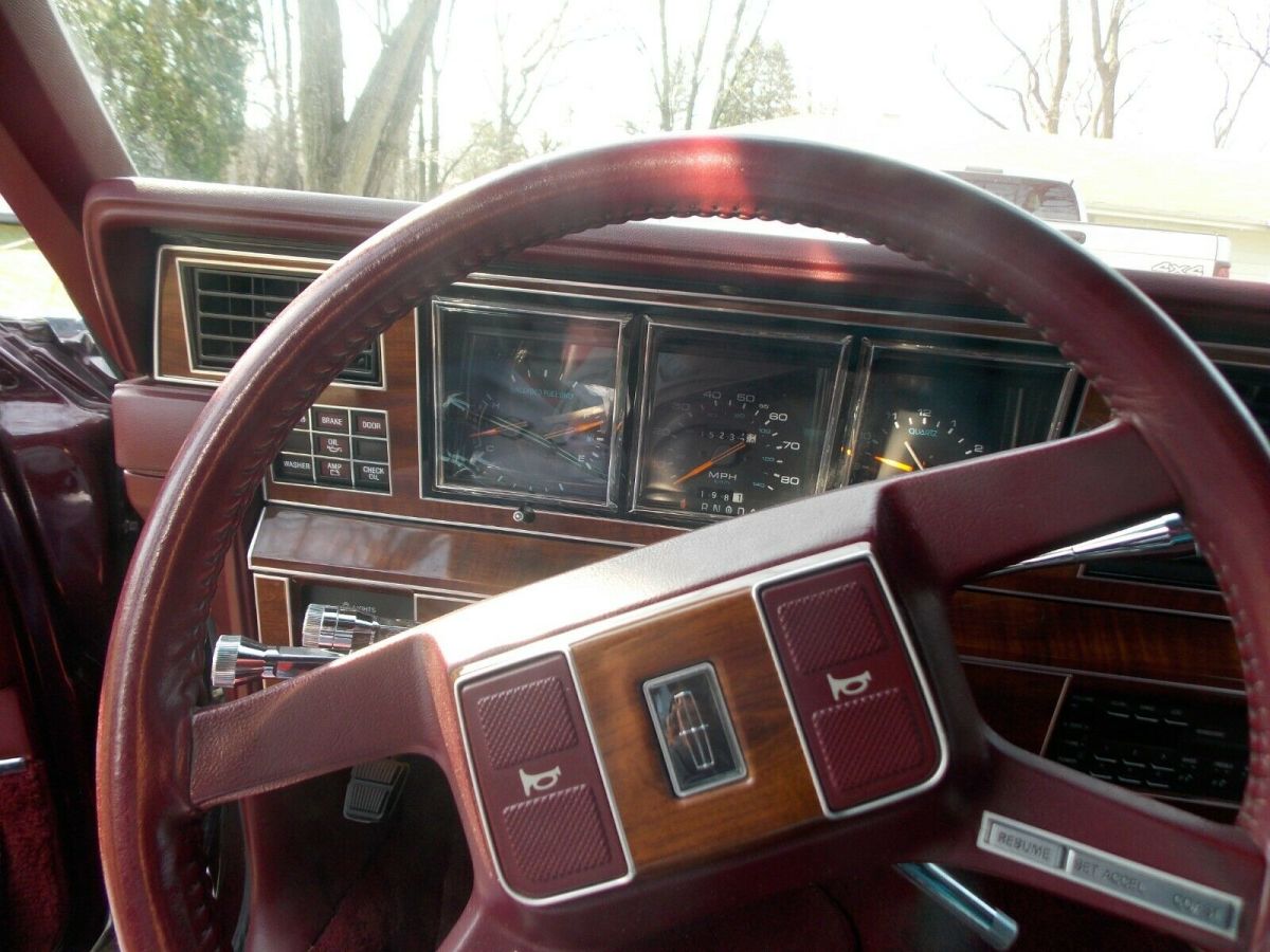 1989 Lincoln Town Car - photo 11