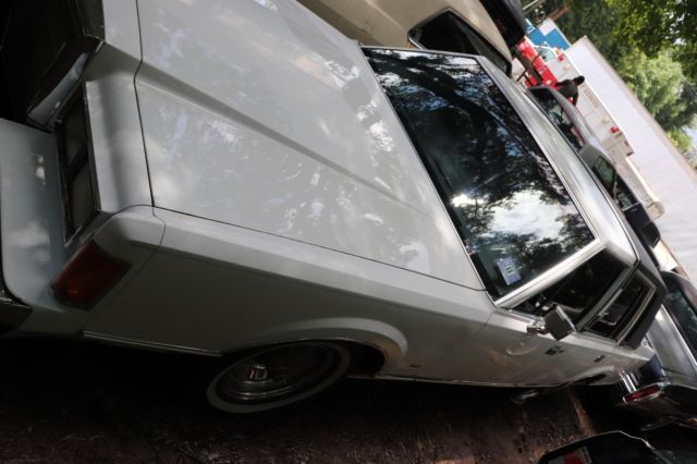 1989 Lincoln Town Car - photo 7