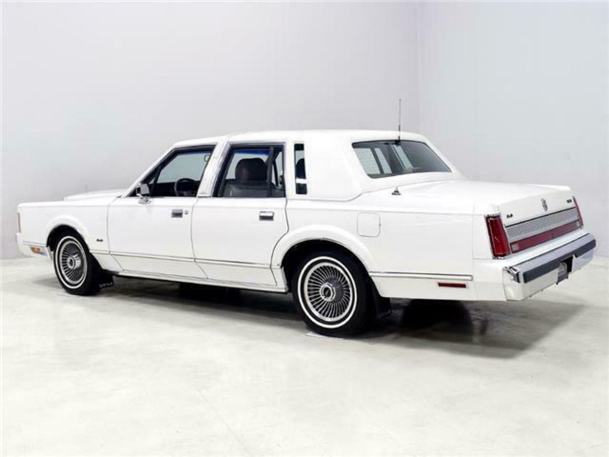 1989 Lincoln Town Car - photo 4