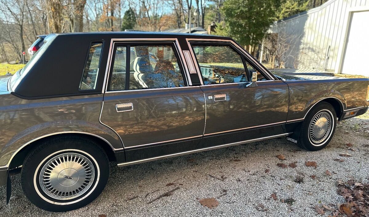 1989 Lincoln Town Car - photo 11