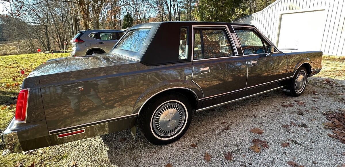1989 Lincoln Town Car - photo 12