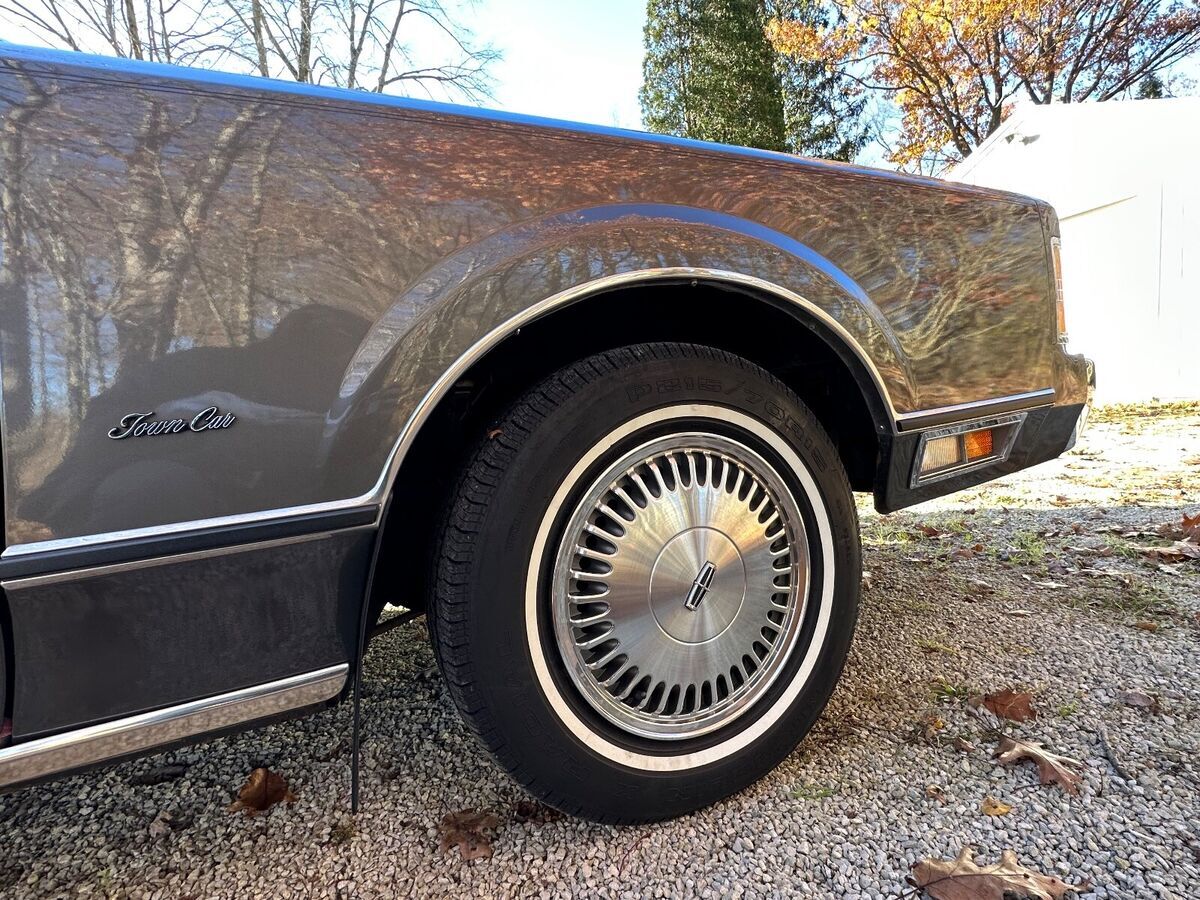 1989 Lincoln Town Car - photo 13