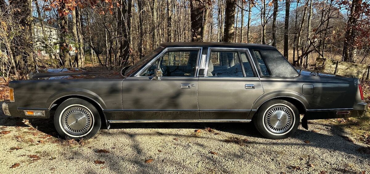 1989 Lincoln Town Car - photo 4