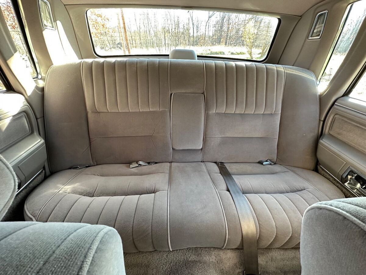 1989 Lincoln Town Car - photo 9