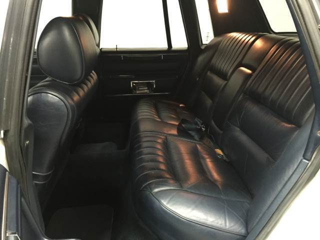 1989 Lincoln Town Car Base 4dr Sedan - photo 2