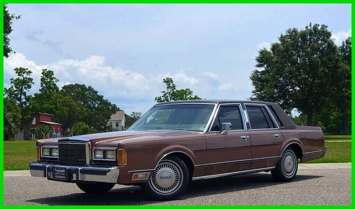 1989 Lincoln Town Car Clean! only 41,631 pampered miles 1989 Lincoln Town Car 1989 Lincoln Town Car Clean! only 41,631 pampered miles