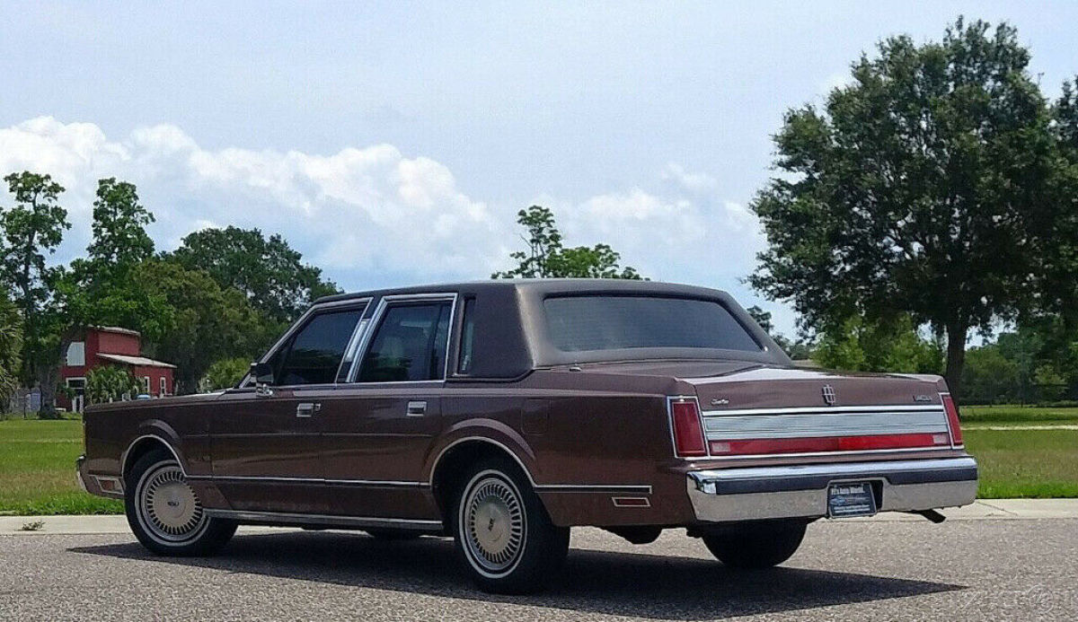 1989 Lincoln Town Car 1989 Lincoln Town Car Clean! only 41,631 pampered miles - photo 11