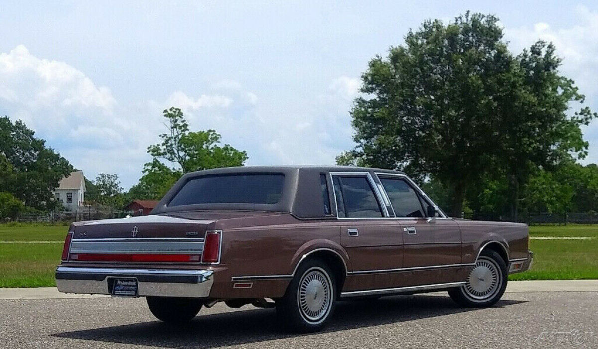 1989 Lincoln Town Car 1989 Lincoln Town Car Clean! only 41,631 pampered miles - photo 12