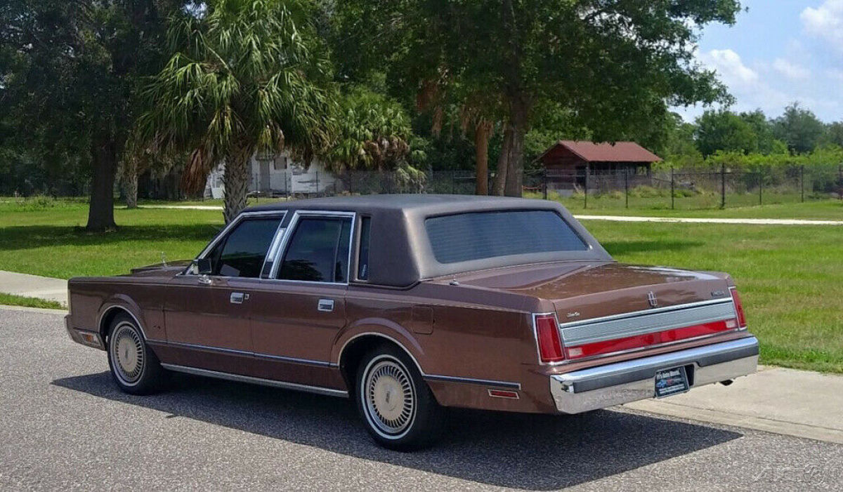 1989 Lincoln Town Car 1989 Lincoln Town Car Clean! only 41,631 pampered miles - photo 4