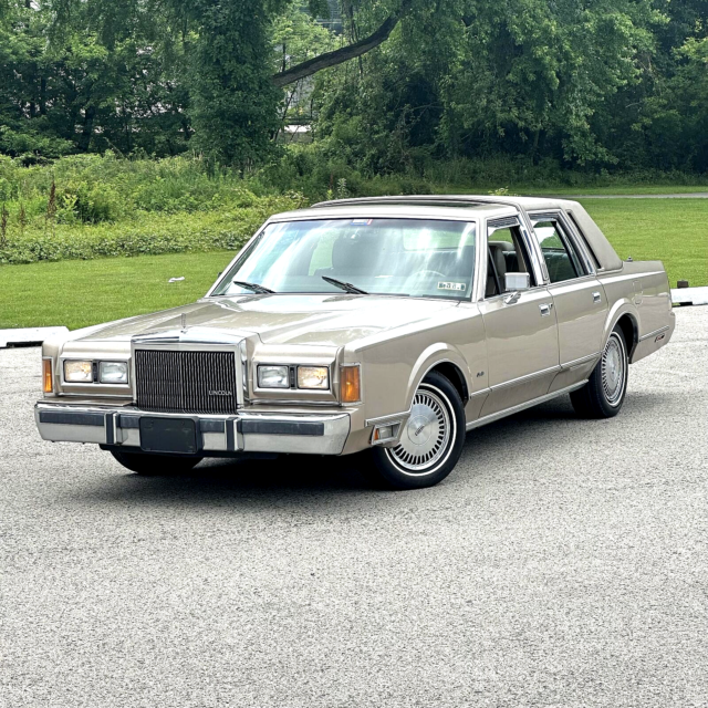 1989 LINCOLN TOWN CAR LOW 78K MILES 1OWNER CLEAN CARFAX CONTINENTAL NON SMOKER! 1989 Lincoln Town Car LOW 78 K MILES 1OWNER CLEAN CARFAX CONTINENTAL