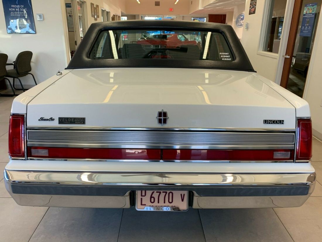 1989 Lincoln Town Car - photo 6