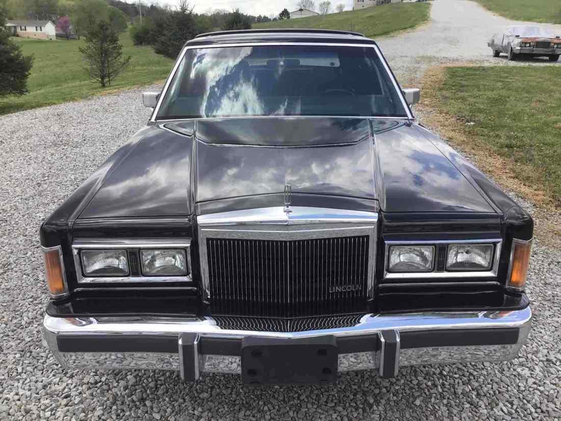 1989 Lincoln Town Car SIGNATURE - photo 2