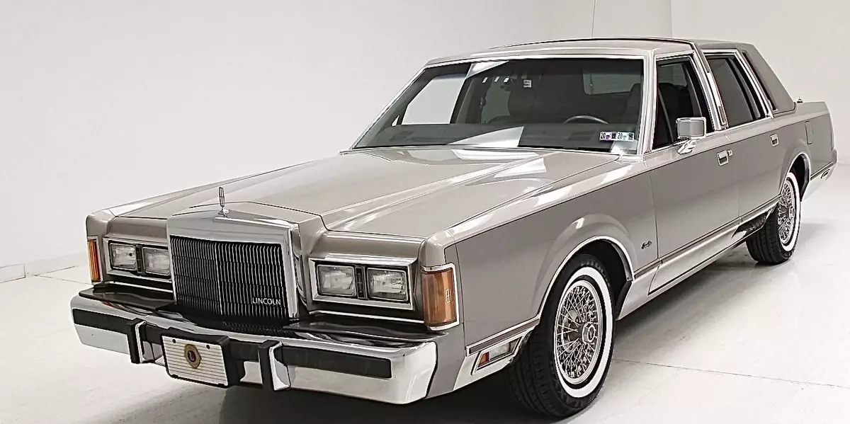 1989 Lincoln Town Car Sedan Grey CARTIER 1989 Lincoln Town Car CARTIER