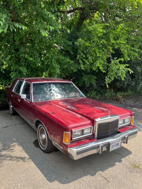 1989 Lincoln Town Car Sedan Red RWD Automatic SIGNATURE 1989 Lincoln Town Car SIGNATURE