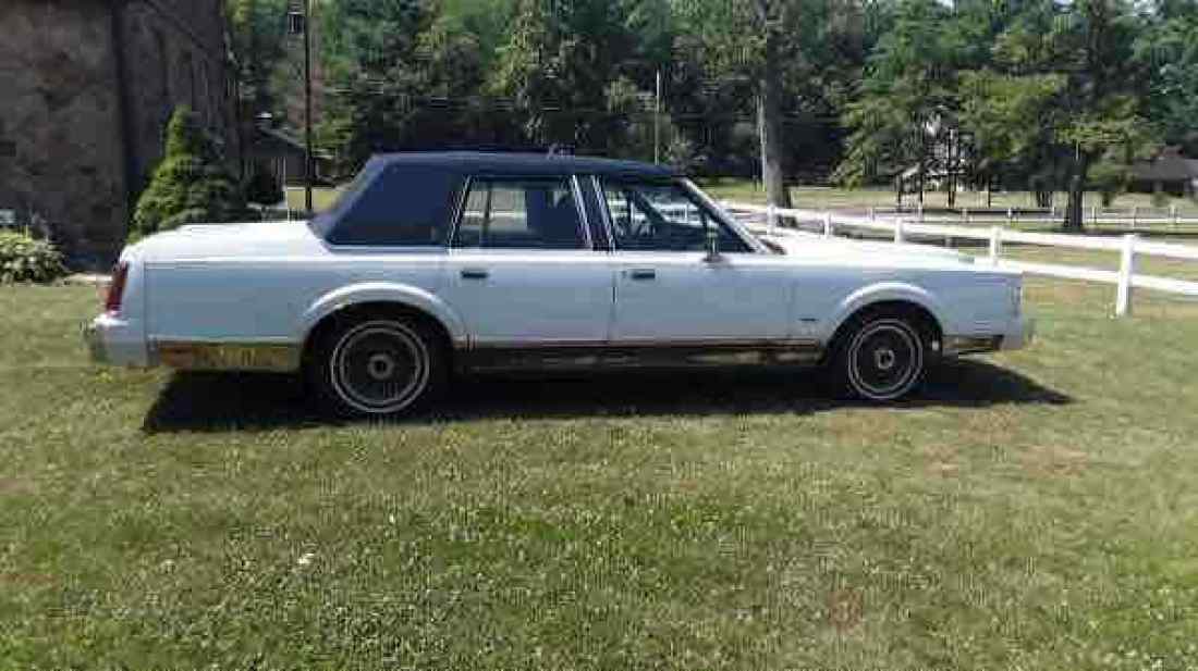 1989 Lincoln Town Car SIGNATURE - photo 2