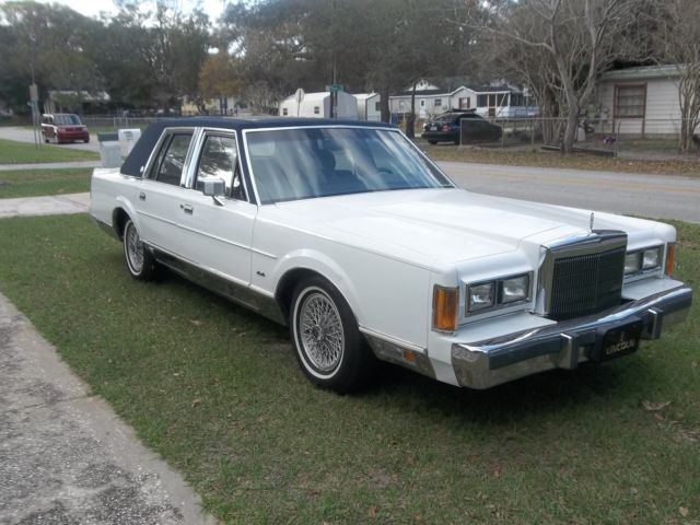1989 LINCOLN TOWN CAR SIGNATURE CARTIER SERIES 1989 Lincoln Town Car