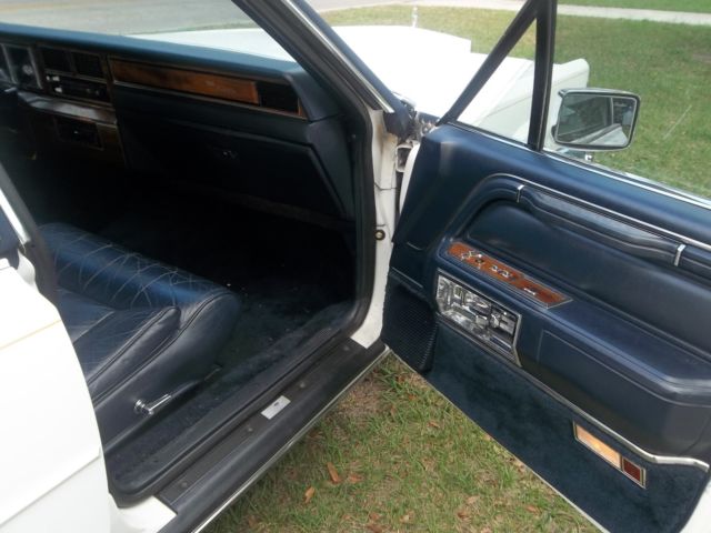 1989 Lincoln Town Car - photo 11