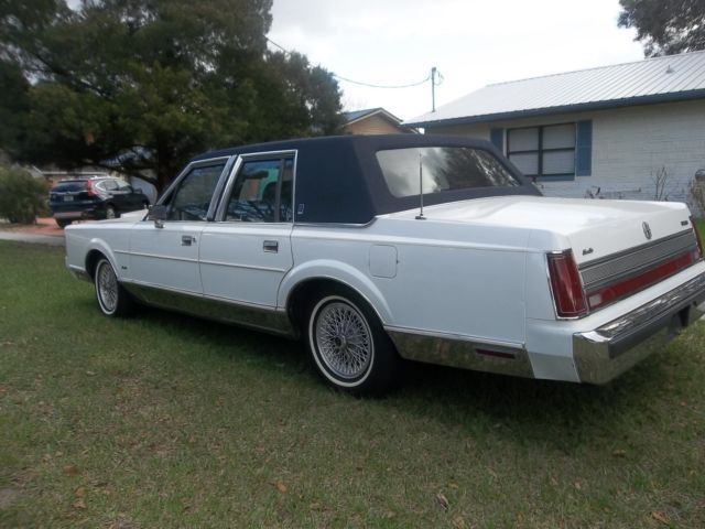 1989 Lincoln Town Car - photo 2