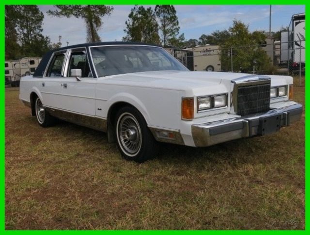 1989 LINCOLN TOWN CAR SIGNATURE GUCCI EDITION ONLY 74K MILES CARRIAGE ROOF CLEAN 1989 Lincoln Town Car SIGNATURE NO RUST ONLY 74K MILES $99 NO RESERVE