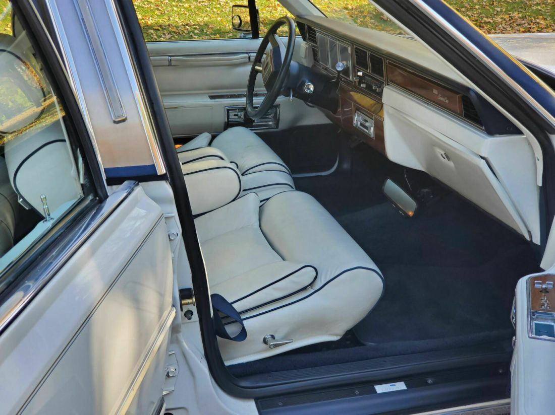 1989 Lincoln Town Car - photo 11
