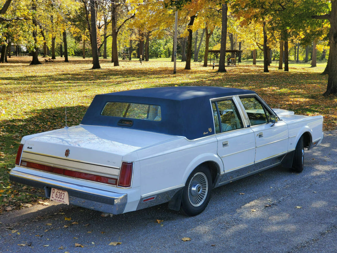 1989 Lincoln Town Car - photo 3