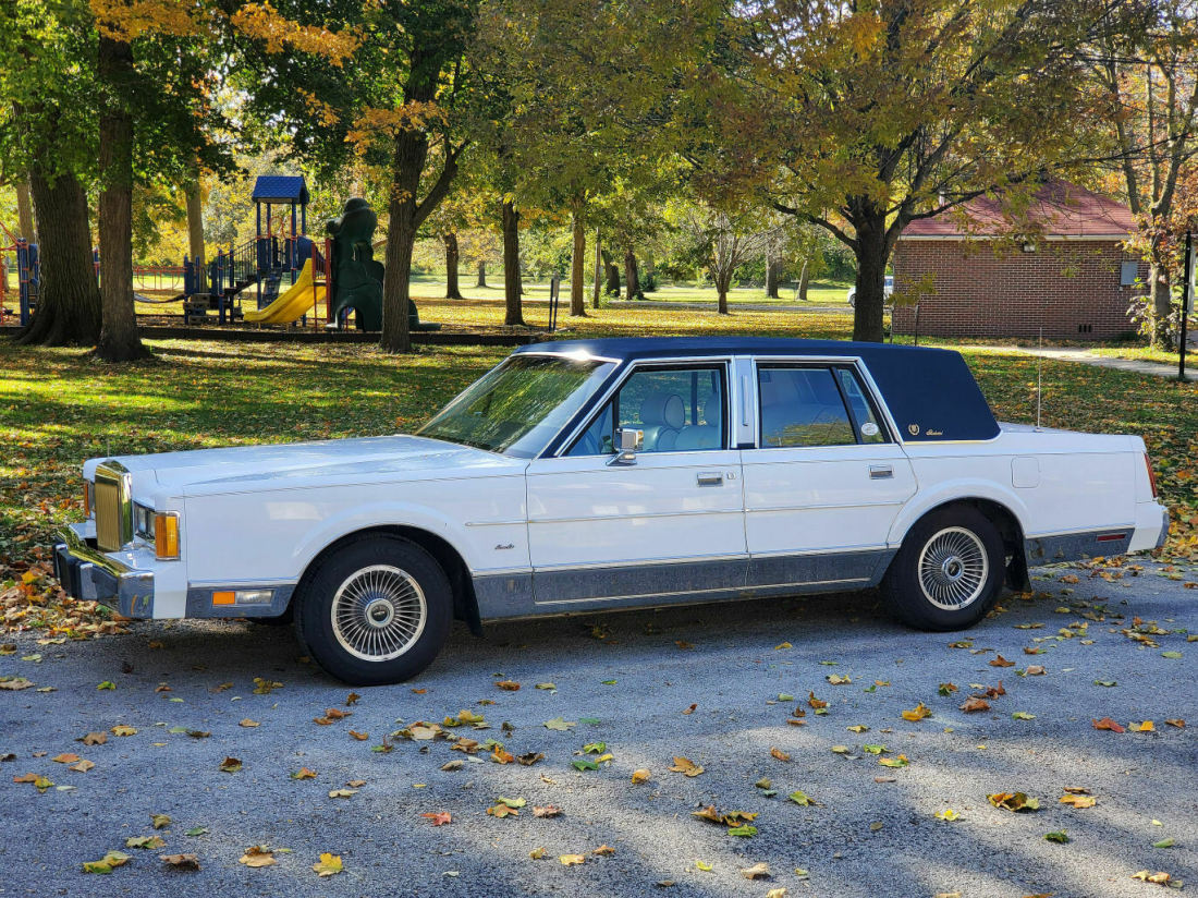 1989 Lincoln Town Car - photo 8