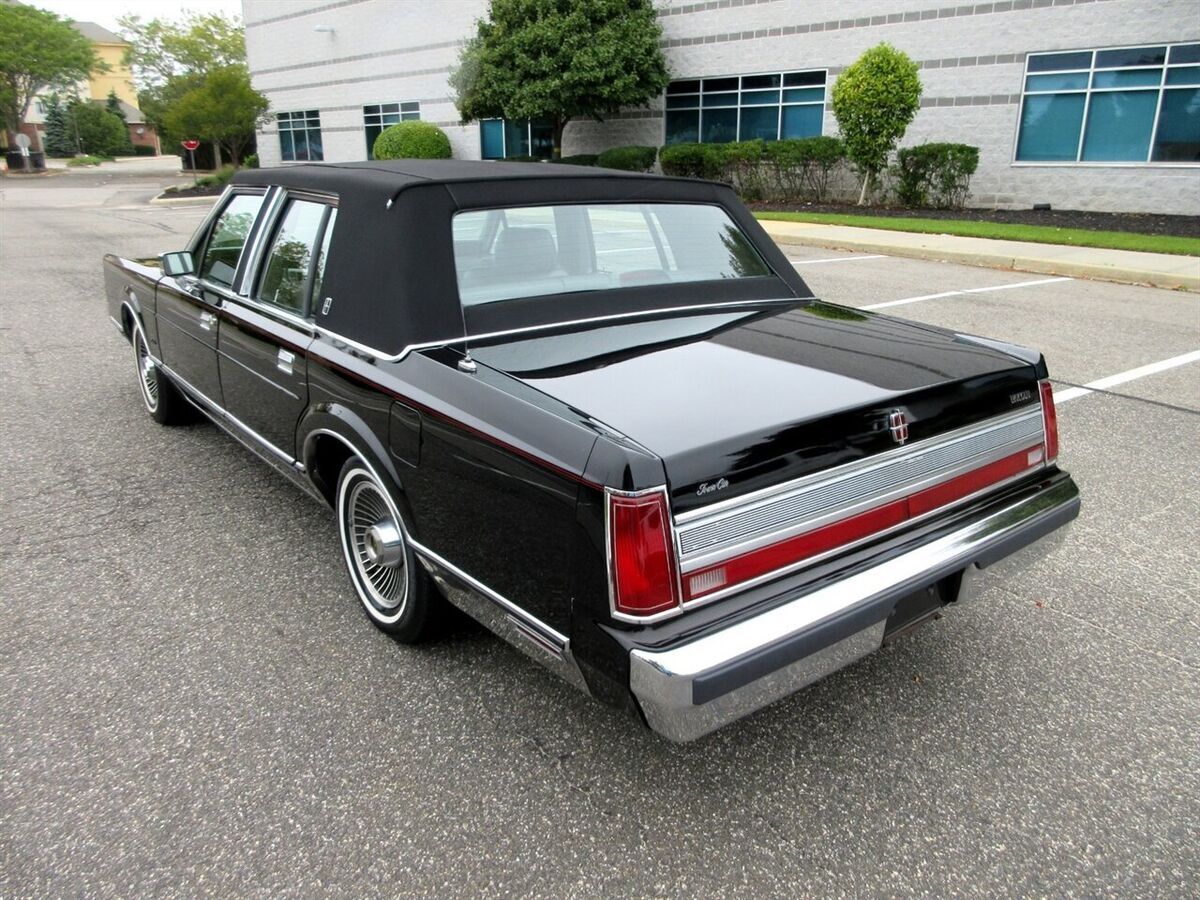 1989 Town Car Signature - photo 3