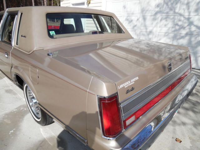 1989 Lincoln Town Car SIGNATURE SERIES - photo 10