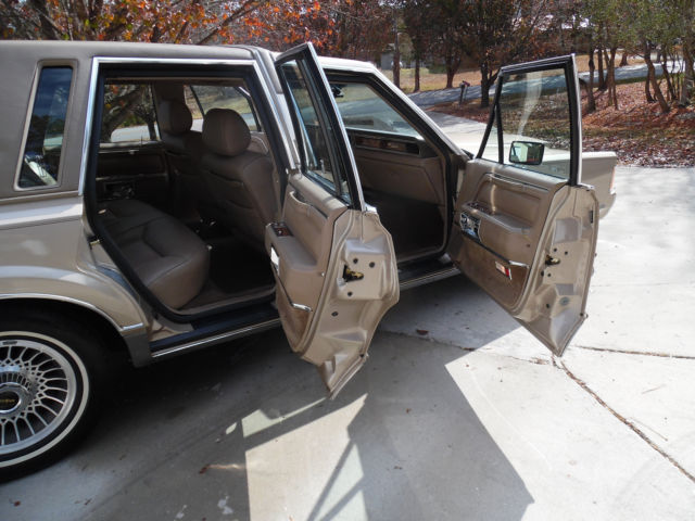 1989 Lincoln Town Car SIGNATURE SERIES - photo 12