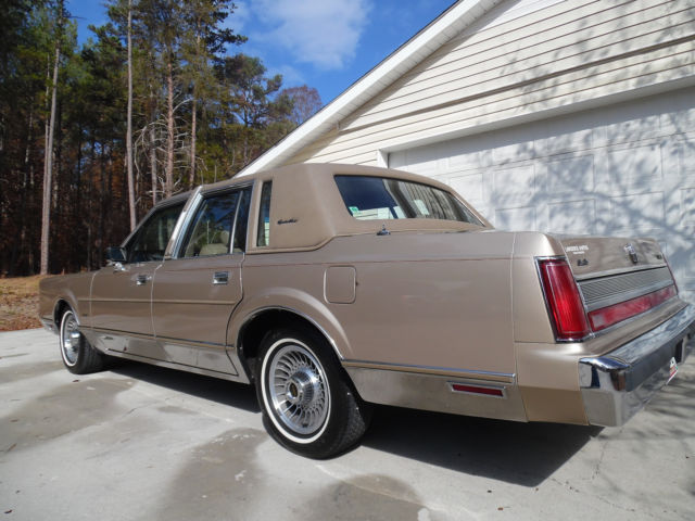 1989 Lincoln Town Car SIGNATURE SERIES - photo 3