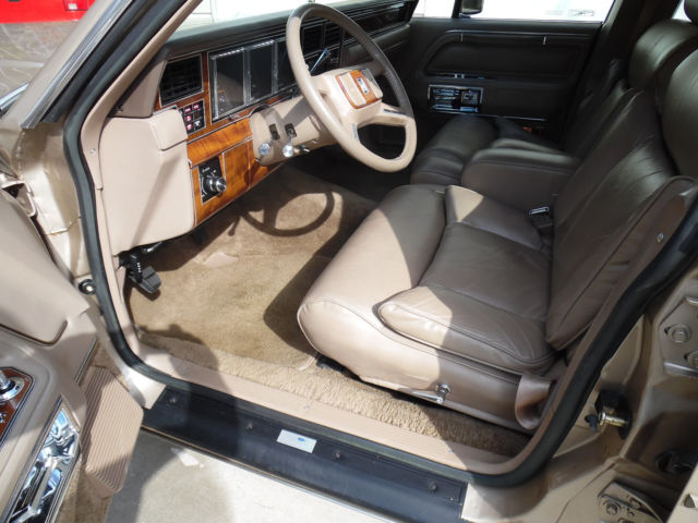 1989 Lincoln Town Car SIGNATURE SERIES - photo 6