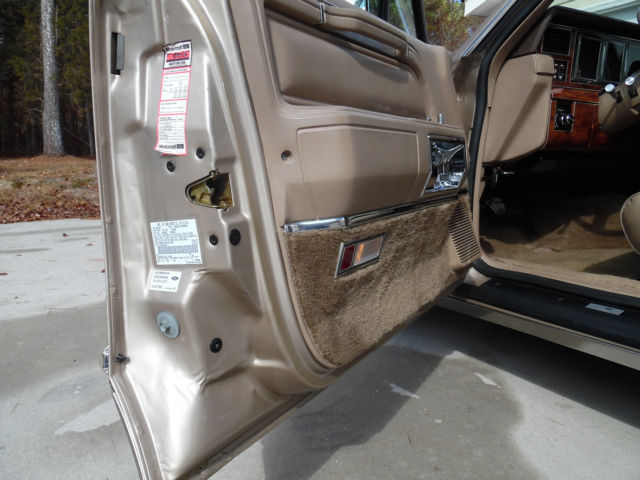 1989 Lincoln Town Car SIGNATURE SERIES - photo 8