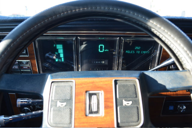 1989 Lincoln Town Car - photo 12