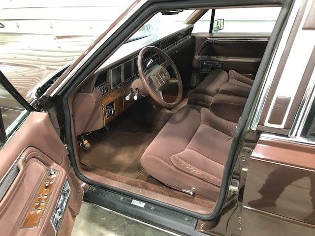 1989 Lincoln Town Car - photo 13