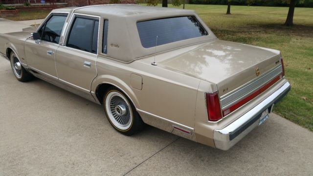 1989 Lincoln Town Car - photo 2