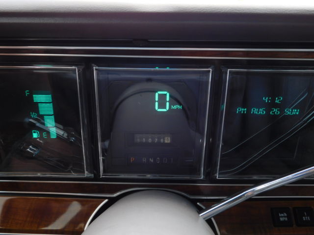 1989 Lincoln Town Car Signature Series - photo 12