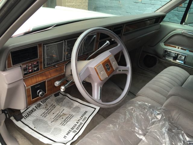1989 Lincoln Town Car - photo 4